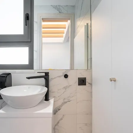 Almy Luxury Apartment